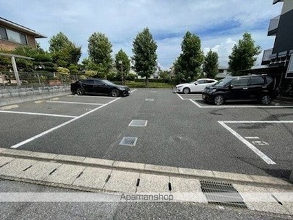 レオパレスコンフォートフレアⅢ[1K/23.18m2]の駐車場