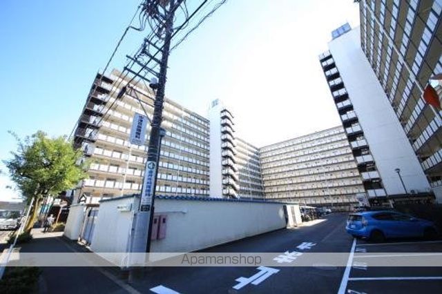 秀和めじろ台レジデンスの外観写真