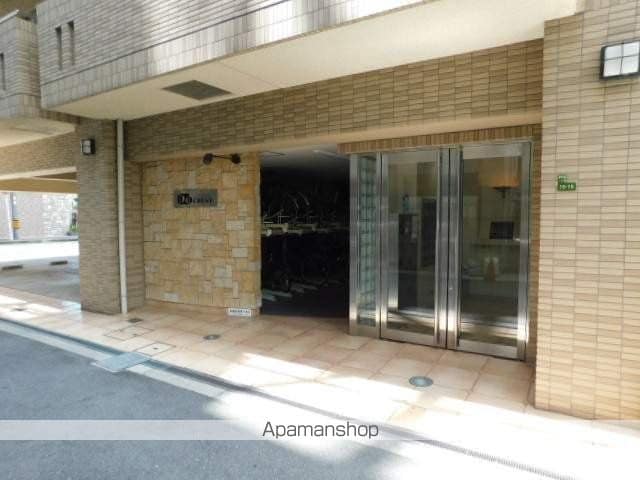 DOクレスト新大阪の玄関写真