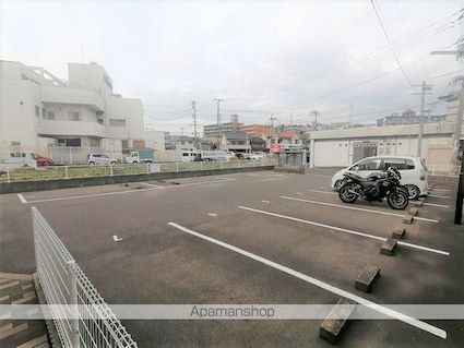レオパレスカメリア[1K/20.28m2]の駐車場1