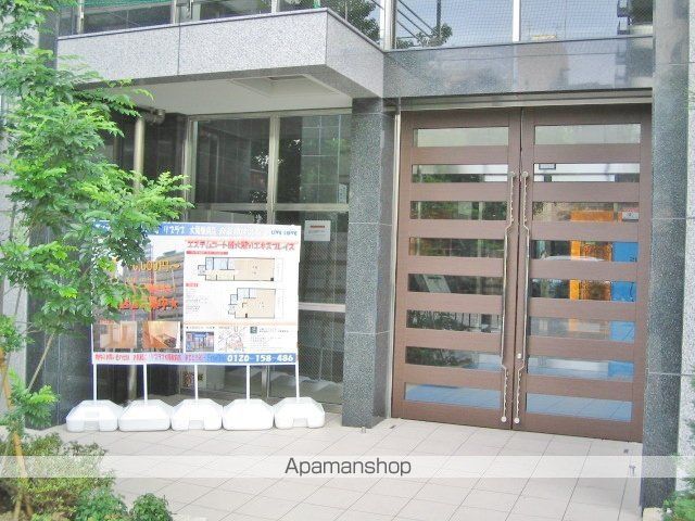 エステムコート新大阪VIエキスプレイスの玄関写真