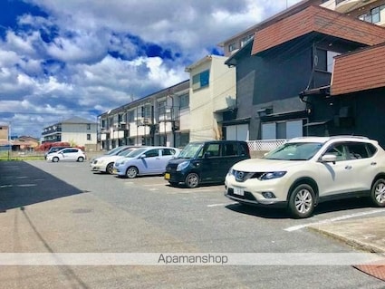 パンセハイツ近江[1LDK/47.3m2]の駐車場