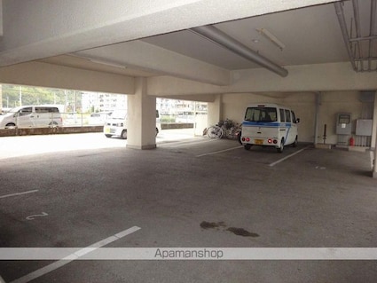 高須グランドハイツ[2DK/46m2]の駐車場