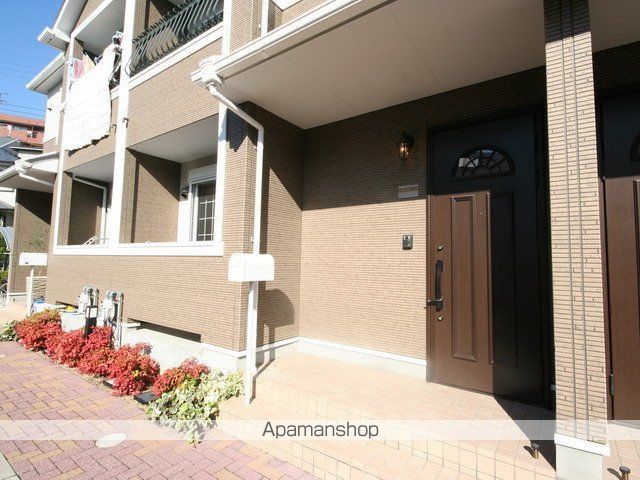 ヴィラージュ刀根山の玄関写真