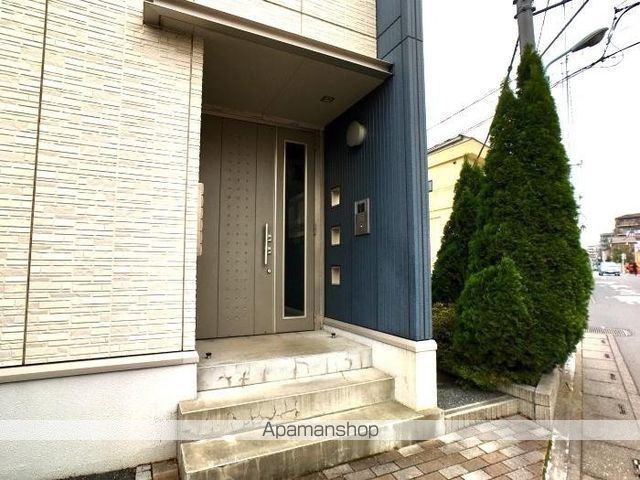 ガーデンクレールの玄関写真