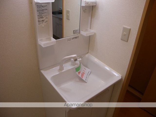 アンプルールフェールバレルコートの内装写真
