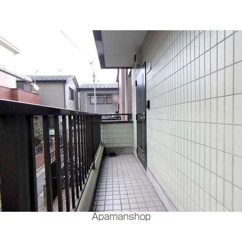 小茂根ビルの玄関写真