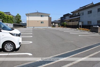 ネスル[1LDK/48.35m2]の駐車場1