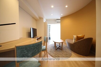 ロイヤルパークスＥＲ万代[1R/47.6m2]のリビング・居間