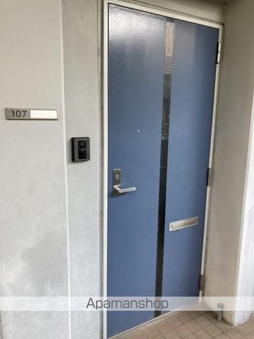メゾンユニヴェールの玄関写真