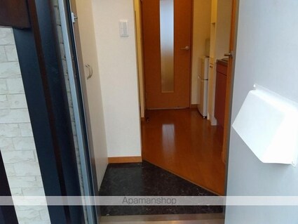 香川県坂出市築港町１丁目[1K/21.65m2]の玄関