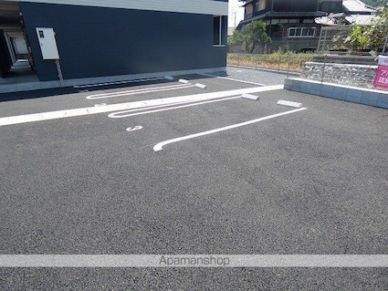 愛媛県今治市石井町２丁目[1LDK/35.7m2]の駐車場