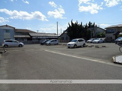 ホワイトキャッスル南小泉ビレジＤ棟[1K/28.09m2]の駐車場