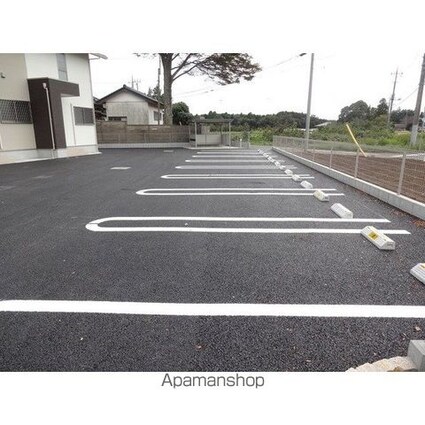 Ｃｈｅｒｒｙ　Ｂｌｏｓｓｏｍ[2LDK/54.41m2]の駐車場