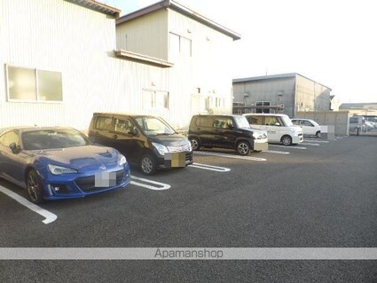 シャロル若里[1K/31.7m2]の駐車場2