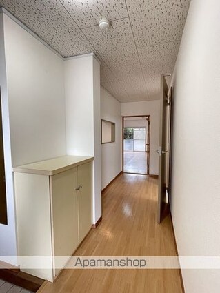 ラフォーレ西里[3LDK/70.94m2]の玄関
