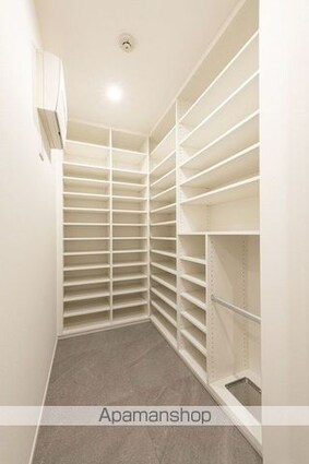 パークコート神宮北参道　ザ　タワー[2LDK/70.76m2]の収納