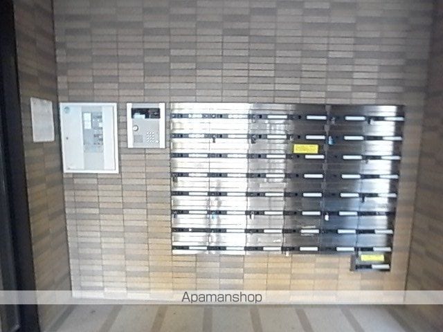 本州ビルIIIの玄関写真