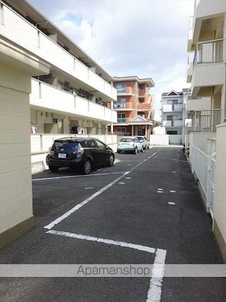 サンハイツ中之島[店舗/45m2]の駐車場1