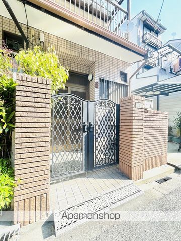 大阪市谷町線 千林大宮駅 徒歩15分 2階建 築27年の玄関写真
