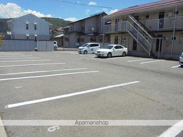 カーサ　アピオ　Ｂ[2DK/53.65m2]の駐車場