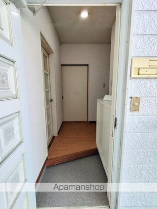 ホワイティー沙羅Ｂ棟[2DK/47.79m2]の玄関