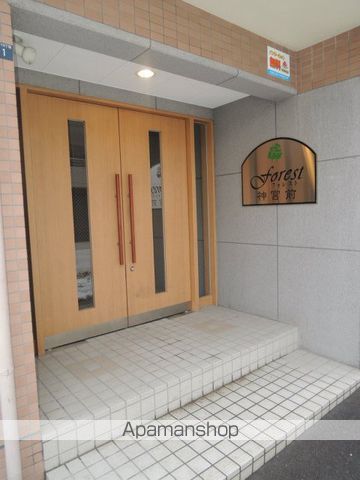 フォレスト神宮前の玄関写真