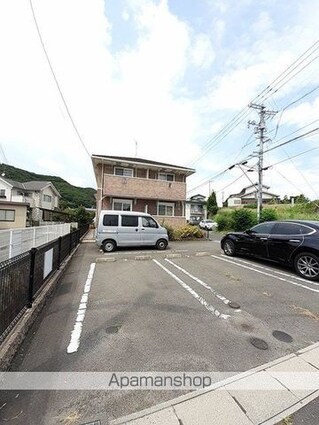 アクティフ春日[1R/32.9m2]の駐車場