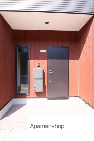 HIMAWARI A棟の玄関写真