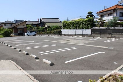 ネスル[1LDK/48.35m2]の駐車場2