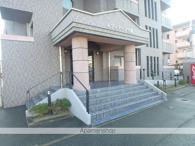 レフィナード今宿の玄関写真