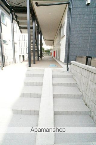リブリ・STRADA BRILLANTEの玄関写真