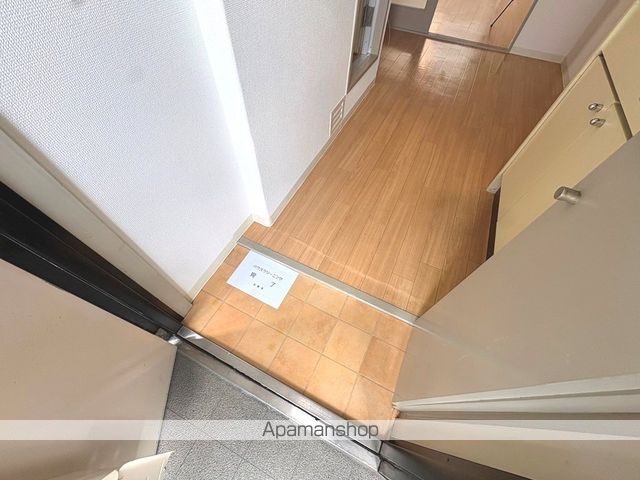 ロータリーマンション出口の内装写真