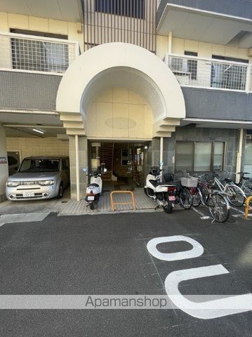 アベニール伊勢原の玄関写真