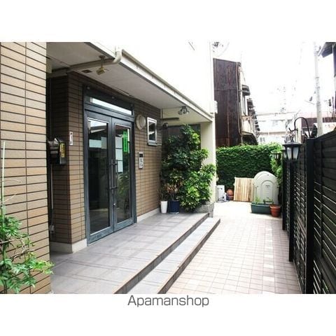 眞柄ビルの玄関写真