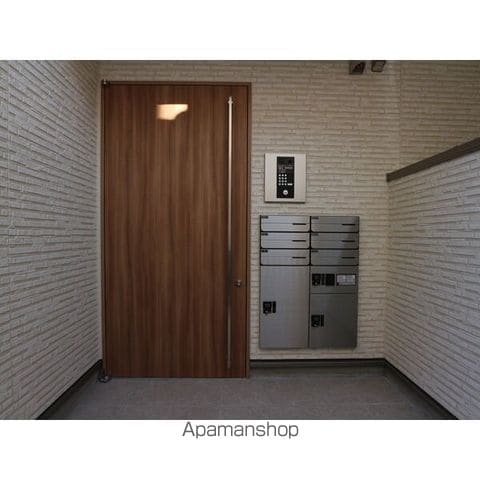 REGALEST星ヶ丘の玄関写真