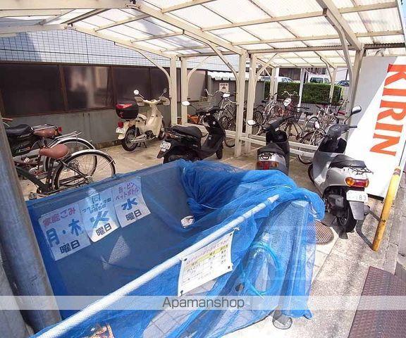 クレセント太秦の外観写真