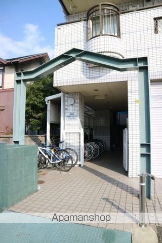 クイーンズピア枚方の玄関写真