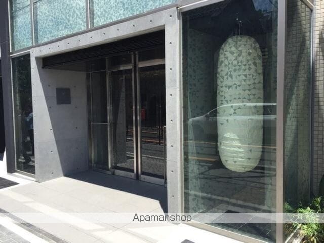 ザ・パークハビオ根岸三丁目の玄関写真