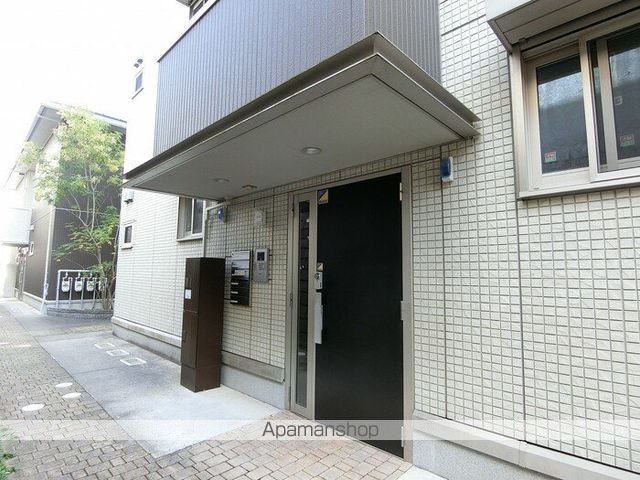 ルクプル A棟の玄関写真
