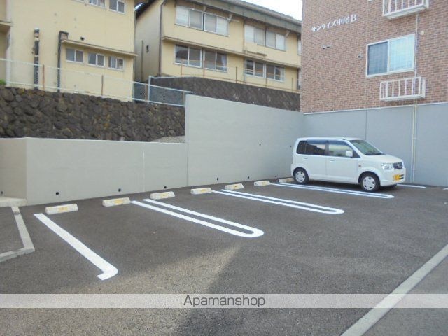 サンライズ中尾　Ａ[1R/32.9m2]の駐車場