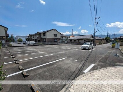 レオパレスクレスト９８[1K/20.28m2]の駐車場