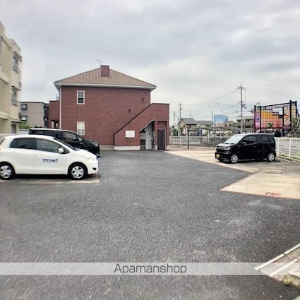 ヨーロピアンシャレークレア[1K/26.45m2]の駐車場