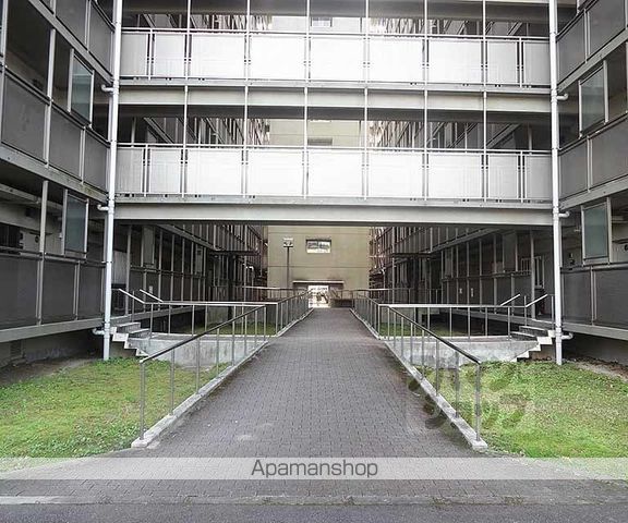山科市営住宅 1棟の玄関写真