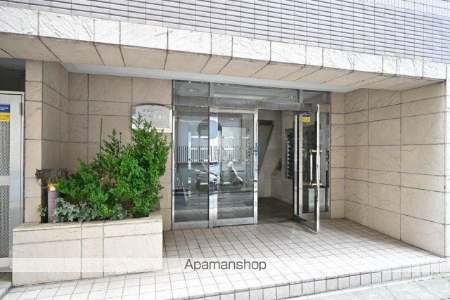 菱和パレス渋谷西壱番館の玄関写真