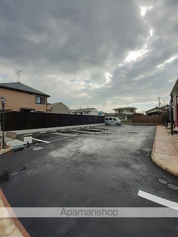 ルミエ　ソレイユ[1LDK/40.02m2]の駐車場