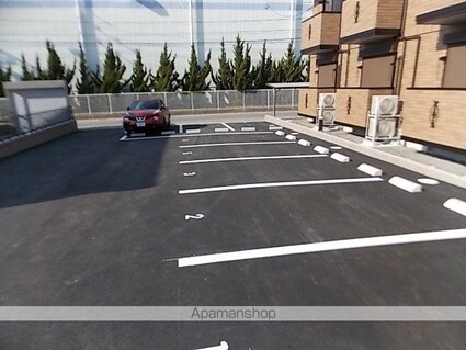 ローザ　フェリーチェ[1K/26.82m2]の駐車場2