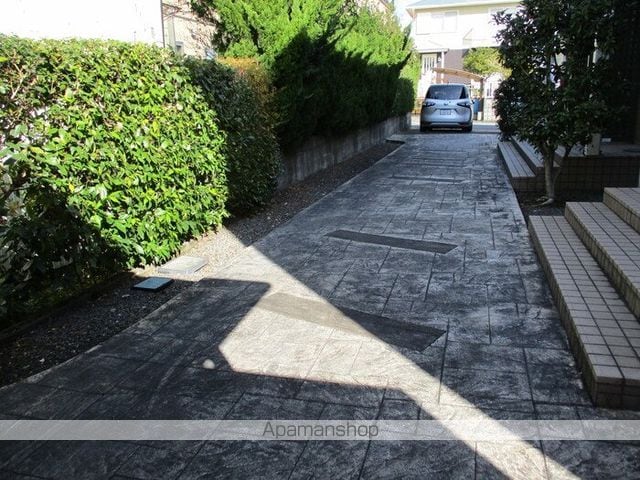 ローズコート加茂の玄関写真