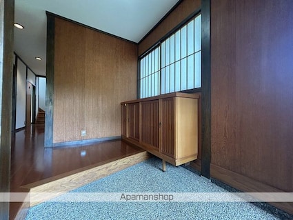 経田１丁目貸家[3LDK/135.34m2]の玄関