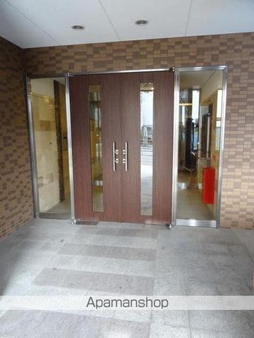 サムティ阿波座LUSSOの玄関写真